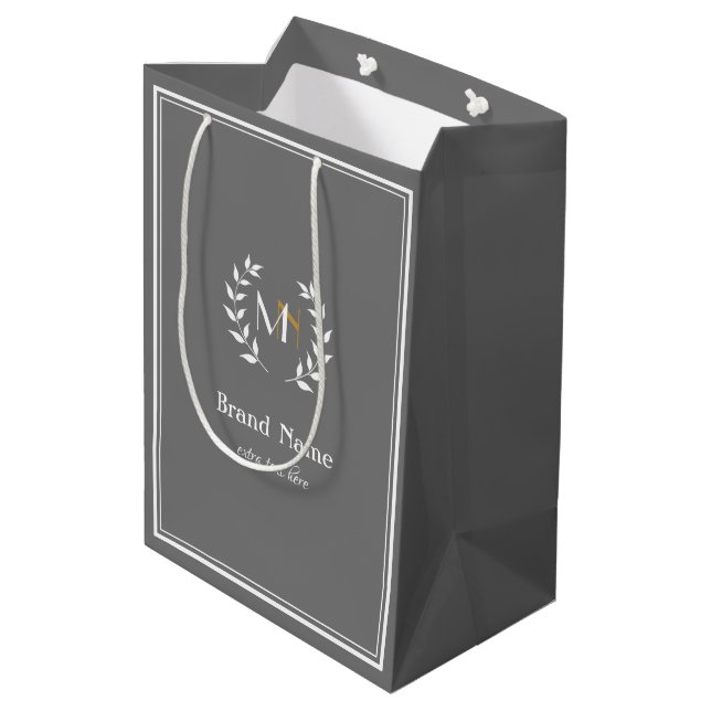 Monogram Laurel Wreath Gray Mittlere Geschenktüte (Rückseite Schrägansicht)