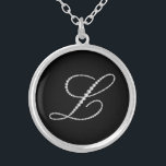 Monogram Letter L Versilberte Kette<br><div class="desc">Elegante weiße Diamanten bedrucken Monogramm Buchstaben L. Weitere Buchstaben sind erhältlich, aber alle Buchstaben können per E-Mail angefordert werden.</div>