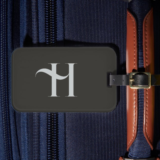 Monogram Modern Elegant Green Olive Color Initial Gepäckanhänger (Vorderseite Insitu 4)