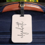 Monogram Modern Minimalistisch Stylish Blush Pink Gepäckanhänger<br><div class="desc">Das stilvolle, rot-rosa Gepäckanhänger ist in einem modernen handgeschriebenen Skript auf der Vorderseite mit einem Kartenschlitz auf der Rückseite für Ihre Details versehen. Perfekt für sich selbst oder Geschenk für jeden Anlass.</div>