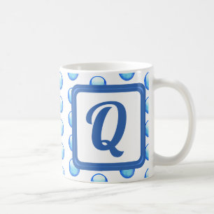 Monogram Nachname Bright Blue Polka Dot Initial Kaffeetasse