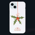 Monogram Name Christmas Holly Winter Floral Case-Mate iPhone Hülle<br><div class="desc">Monogram Name Christmas Holly Winter Floral iPhone 15 Plus Hüllen Smart Phone Case bietet eine heilige Dekoration in rot und grün mit Ihrem personalisierten Namen und Monogramm in elegantem roten Skript unten. Personalisieren Sie den Text durch Bearbeiten in den bereitgestellten Textfeldern. Perfekt zum Geburtstag, Weihnachten, Muttertag, beste Freunde und vieles...</div>