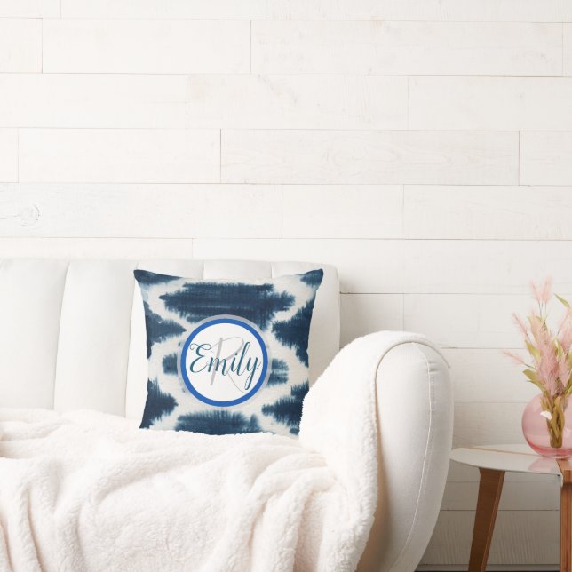 Monogram Name Deep Blue & White Shibori Gefärbte K Kissen (Liege)