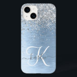 Monogram, Name des blauen, gebürsteten Metalls Sil Case-Mate iPhone 14 Hülle<br><div class="desc">Dieses schicke Gehäuse mit hübschem silber funkelndem Glitzer auf blau gebürstetem metallischem Hintergrund ist einfach zu personalisieren.</div>