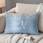 Monogram, Name des blauen, gebürsteten Metalls Sil Dekokissen<br><div class="desc">Dieses schicke Kissendesign mit hübschem silberfarbenem Glitzer auf blau gebürstetem metallischem Hintergrund ist einfach zu personalisieren.</div>