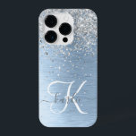 Monogram, Name des blauen, gebürsteten Metalls Sil iPhone 14 Pro Hülle<br><div class="desc">Dieses schicke Gehäuse mit hübschem silber funkelndem Glitzer auf blau gebürstetem metallischem Hintergrund ist einfach zu personalisieren.</div>