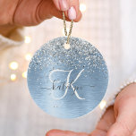 Monogram, Name des blauen, gebürsteten Metalls Sil Keramik Ornament<br><div class="desc">Dieses trendige und schicke Ornament-Design mit hübschem silber funkelndem Imitat Glitzer auf einem blau gebürsteten metallischen Hintergrund ist einfach zu personalisieren.</div>