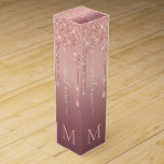 Monogram Name Rose Gold Glitzer Wine Geschenkbox Weinbox<br><div class="desc">Wein Geschenkboxen mit Monogram Name Text Rose Gold Blush Glitzer Sparkle Personalisiert Geburtstag - Geburtstag oder Hochzeitsgeschenk / Beißig - Fügen Sie Ihren Brief / Name - Text oder Entfernen - Make Your Special Wine Gift - Neu vergrössern und verschieben oder entfernen und fügen Sie Text / Elemente mit Anpassungs-Tool....</div>