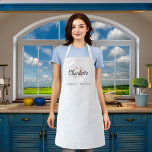 Monogram Name White Black Business Schürze<br><div class="desc">Ein stilvoller weißer Hintergrund. Personalisieren und fügen Sie Ihren Vornamen, Monogramm-Initialen und vollständigen Namen. Verwenden Sie Ihre Backspace-Taste, um sie zu löschen, wenn Sie die Schürze ohne Ihren vollständigen Namen gewollt haben.</div>