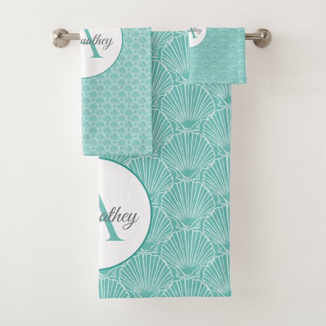 Monogram Name White Sea Muschel Patternhaus Badhandtuch Set (Insitu)