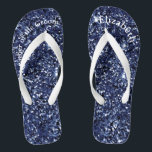 Monogram Navy Blue Glitzer Mother of Bride Groom Flip Flops<br><div class="desc">Ein lustiges Geschenk für die Mutter der Braut und des Bräutigams. Wenn sie am Ende der Nacht müde ist,  will sie diese! Personalisieren Sie sie!</div>