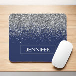 Monogram Navy Blue Silver Glam Glitzer Mousepad<br><div class="desc">Silver und Navy Blue Imitate Glitzer Sparkle Elegant und moderne schicke schicke Luxus Mit Monogramm Mouse Pad. Diese Monogramm - fügen Sie Ihren eigenen Namen personized mousepad kann aktualisiert werden mit Ihrem Namen.</div>