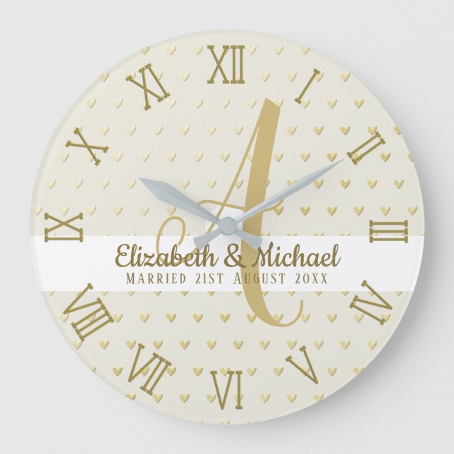 Monogram Newlyweds Wedding Gold Elegante Geschenk Große Wanduhr (Vorderseite)