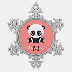 Monogram Niedlich Sitting Panda Personalisiert Schneeflocken Zinn-Ornament