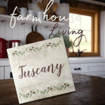 Monogram Olive Garland Rustikale Braune Toskana Fliese<br><div class="desc">Rustikale Olivenzweige in Aquarellfarbe garland. Toskana Skript in der Koordination braun. Mix & Match mit anderen Fliesen für Ihren perfekten Look. 100% Kundenzufriedenheit mit "Zazzle" jeden Tag.</div>