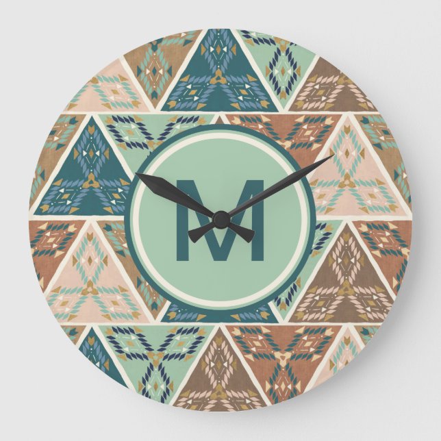 Monogram Outdoor Geo Step Geometric Pattern Große Wanduhr (Vorderseite)