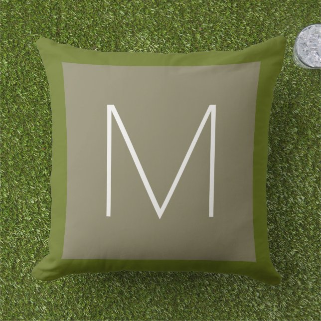 monogram outdoor pillow with green border kissen für draußen (Gras)