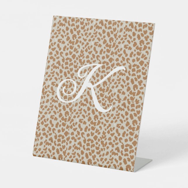Monogram-Pantherhaut hellbraunes Muster Name Buchs Sockelschild (Vorderseite)