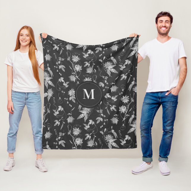 Monogram Passion Blume Dunkelgrau Fleecedecke (Beispiel)