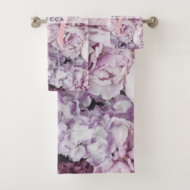 Monogram Peony Rose Floral Pink Script Badhandtuch Set (Insitu)