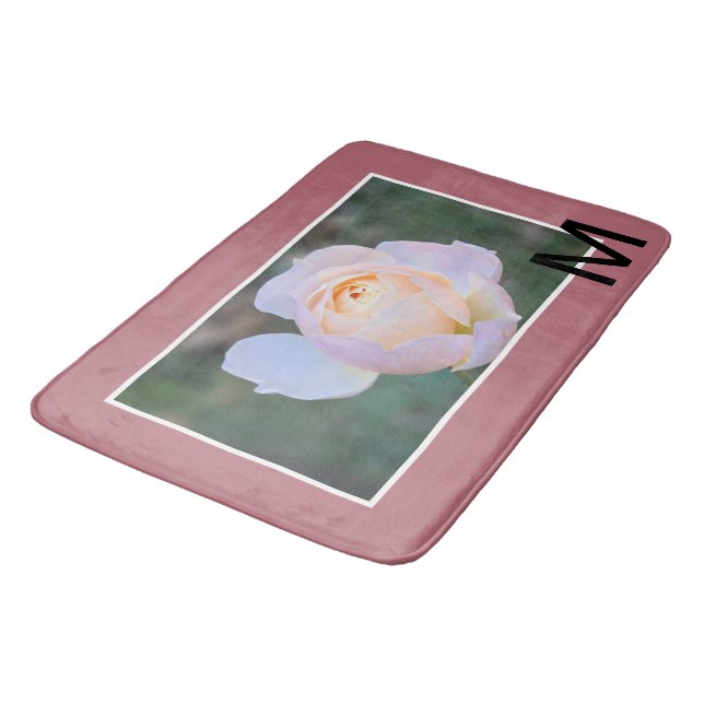Monogram Pink Yellow Rose Gold Badematte (Schrägansicht)