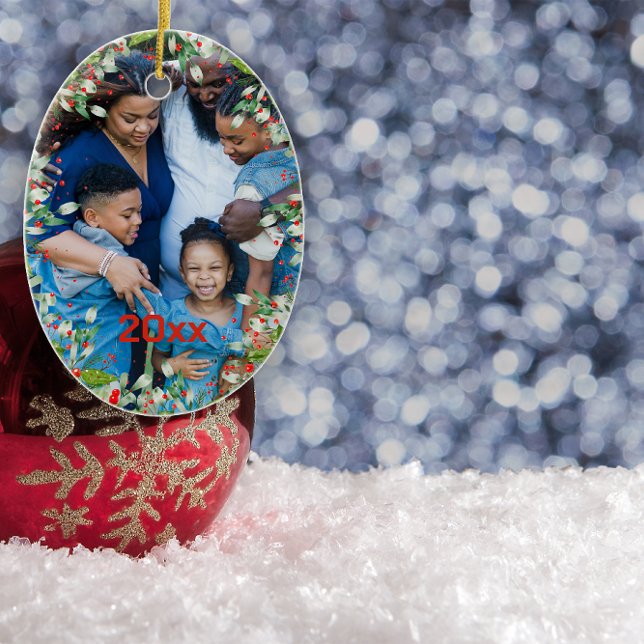 Monogram Red Christmas Green Foto Classic Round Keramik Ornament (Von Creator hochgeladen)