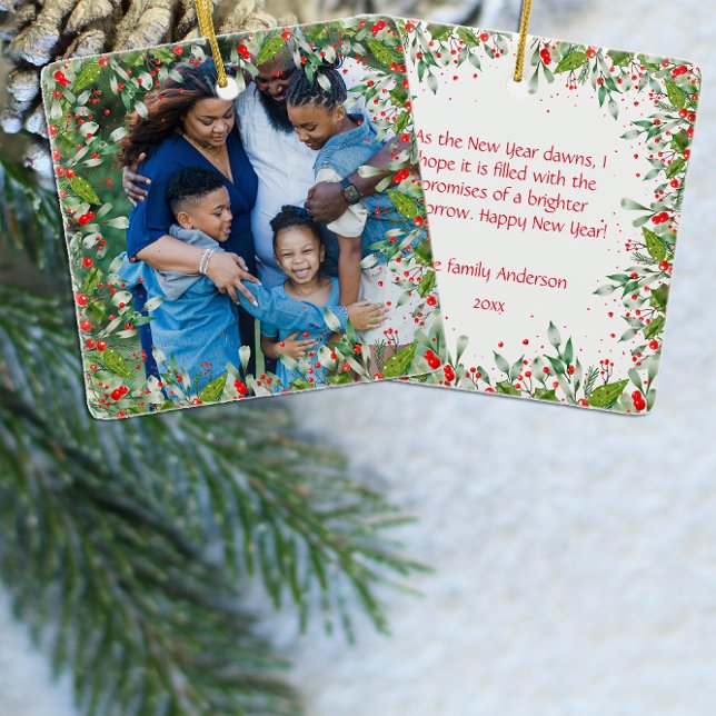 Monogram Red Christmas Green Foto Classic Round Keramikornament (Von Creator hochgeladen)