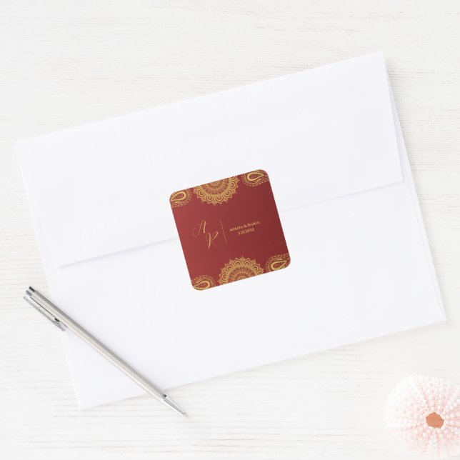 Monogram Red Gold Mandala Indian Wedding Envelope Quadratischer Aufkleber (Umschlag)