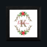 Monogram Red Green Christmas Floral Antlers Erinnerungskiste<br><div class="desc">Monogram diese hübsche Rot grüne Blüte mit Rentier Antlers Schmuck-Geschenkboxen. Eine schöne Art,  sie mit dem Schmuck zu präsentieren!</div>