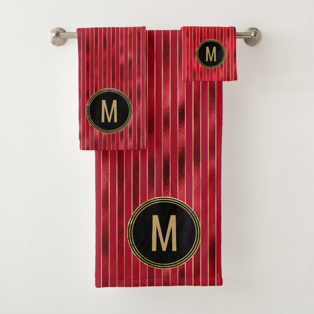 Monogram Red Shimmer Holiday (En situation)