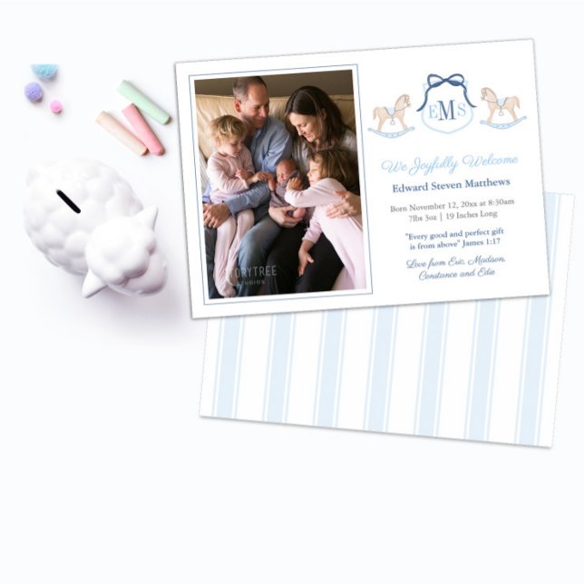 Monogram Rocking Horse Welcome Baby Boy Foto Ankündigung (Classic monogram rocking horse baby boy photo birth announcement with blue and white striped backer)
