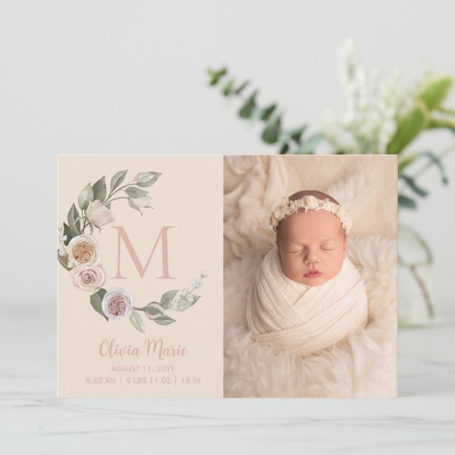 Monogram Rose Foto Baby Birth Ankündigung (Stehend Vorderseite)