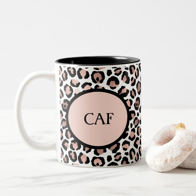 Monogram Rose Gold Black Leopard Print Cheetah Zweifarbige Tasse (Mit Donut)