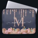 Monogram Rose Gold Glitzer Tropfen Girly Glam Laptopschutzhülle<br><div class="desc">Monogram Pink Glitzer Girly Glam Laptop Sleeve - Sie Liebe zu funkeln, warum sollte Ihr Notebook nicht? Dieses hübsche, marineblaue Laptop-Gehäuse besticht durch tropfenden Rose-Gold-Glitzer mit schwarzen und goldfarbenen weiblichen Blumen. Fügen Sie eine persönliche Touch hinzu, indem Sie Ihren Namen und den Initialen hinzufügen. Der Fall wird Teil einer Sammlung...</div>