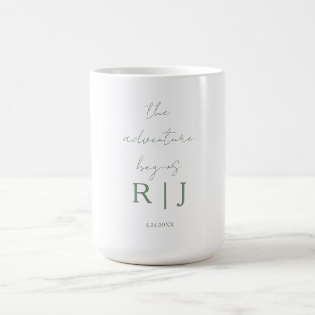 Monogram Sage Green Quote Adventure Begins Wedding Kaffeetasse (Mittel)