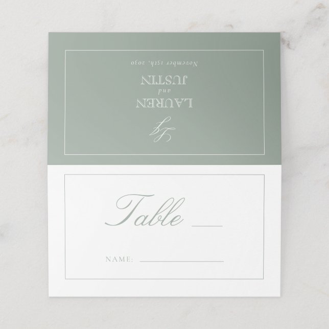 Monogram Sage Green Script Wedding Tischnummer Platzkarte (Außenseite Aufgefaltet)
