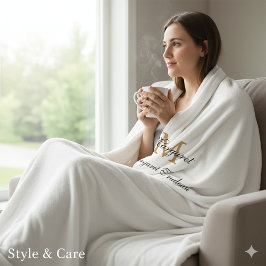 Monogram Sherpa Blanket with Custom Name Sherpadecke