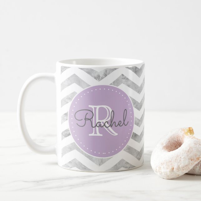 Monogram Silver Zickzack Pattern Lavendel Lila Kaffeetasse (Mit Donut)