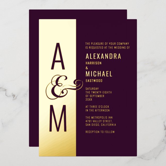 Monogram Typografie Moderne Burgundy Wedding Folieneinladung (Vorderseite/Rückseite)