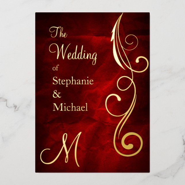 Monogram und Swirl auf Red Wedding Gold Folieneinladung (Vorderseite)