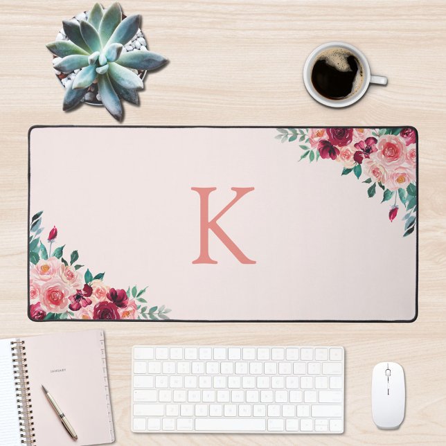 Monogram Watercolor Boho Pink Burgundy Floral Schreibtischunterlage (In situ office desk)