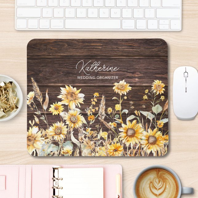 Monogram Watercolor Gelbe Sonnenblumenfelder Holz Mousepad (in situ)