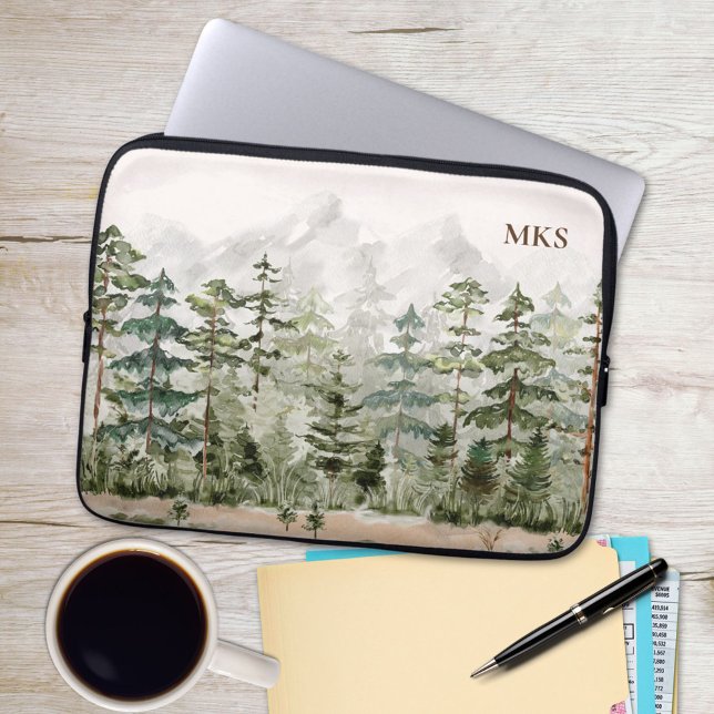 Monogram Watercolor Green Pine Forest on Mountain Laptopschutzhülle (In situ)