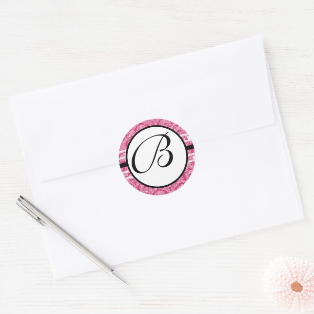 Monogram Wedding Raspberry Damask Runder Aufkleber (Umschlag)