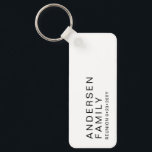 Monogram-Wiedersehen Personalisiert Schlüsselanhänger<br><div class="desc">Personalisiert Family Wiedersehen Gefallen Schlüsselanhängern mit großem Initial-,  Familiennamen- und Wiedersehen-Datum in einem minimalen und modernen,  einfachen Design in Schwarz und Weiß.</div>