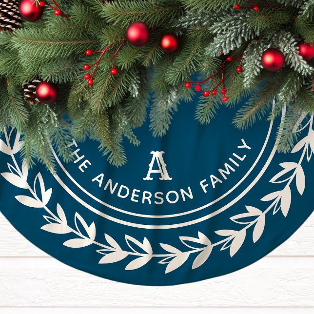 Monogram Wreath Strived Modern Navy Weihnachten Polyester Weihnachtsbaumdecke (Von Creator hochgeladen)
