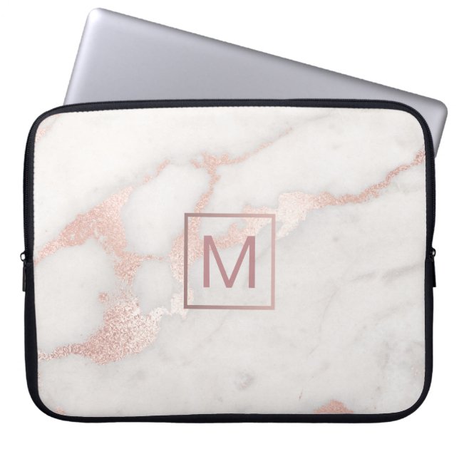 Monogramm auf rosa Marmor Laptopschutzhülle (Vorderseite)