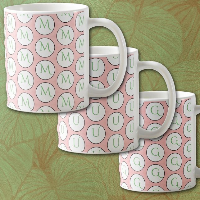 Monogramm auf weichem staubigen Rosa Kaffeetasse (Von Creator hochgeladen)