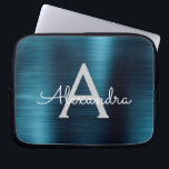 Monogramm aus blauem Metallic Modernes Chic Laptopschutzhülle<br><div class="desc">Blaue und graue Imitate Edelstahl Metallfolien Moderne und elegante Monogram Schlacke. Diese mit Monogramm personalisierte Laptop-Hülle kann auf Ihren Anfangs- und Vornamen angepasst werden und macht ein perfektes Weihnachts- oder Geburtstagsgeschenk.</div>