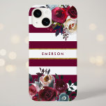 Monogramm aus Burgund und Gold Boho Floral Strips Case-Mate iPhone 14 Hülle<br><div class="desc">Benutzerdefinierte mit Monogramm Telefonfälle personalisiert mit Ihrem Namen oder anderen Texten. Dieses trendige Boho-Design besticht durch eine florale Wasserfarbe in rustikalen Herbstfarben auf einem bordeauxroten und weiß gestreiften Hintergrund mit Imitaten goldenen Folienakzent. Verwenden Sie die Designtools, um eine beliebige Hintergrundfarbe auszuwählen, Textfarben und Schriftartes zu ändern oder eigene Fotos hochzuladen,...</div>